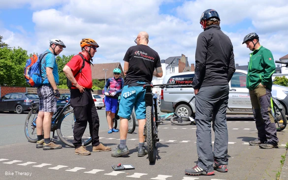 Erste Erklärungen für den Fahrtechnikkurs von Björn Karin