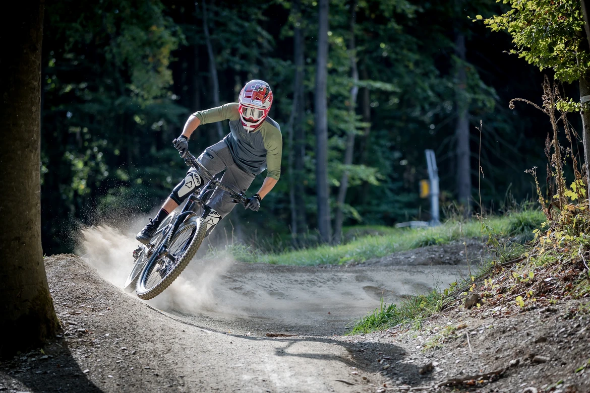 Kleines Bild zwischen Adresse, Saison etc klein.jpg